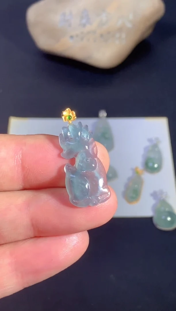 颈饰18K金镶嵌翡翠