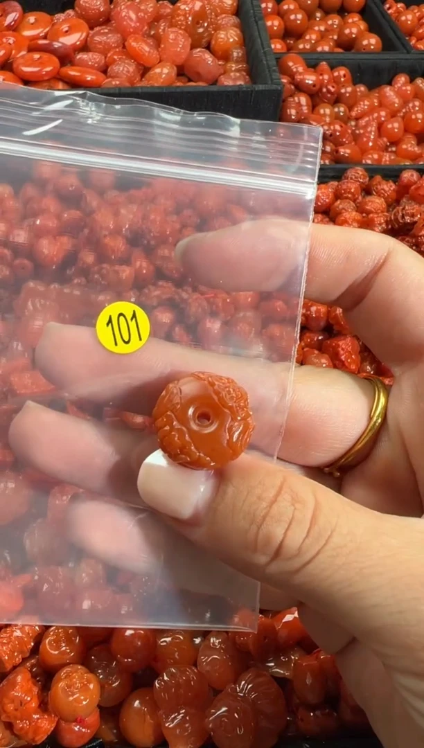 颈饰未镶嵌南红玛瑙1