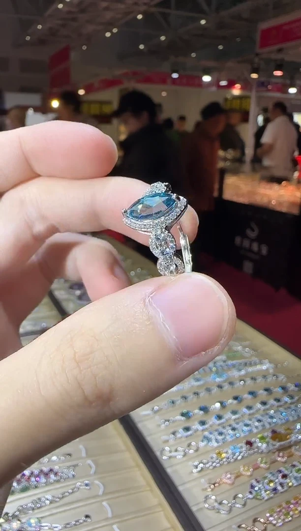 银S925镶嵌戒指托帕石6*11mm伦敦蓝