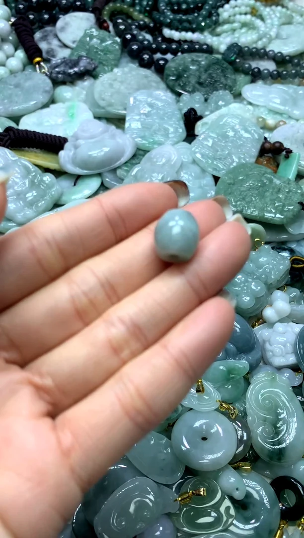 颈饰未镶嵌翡翠1