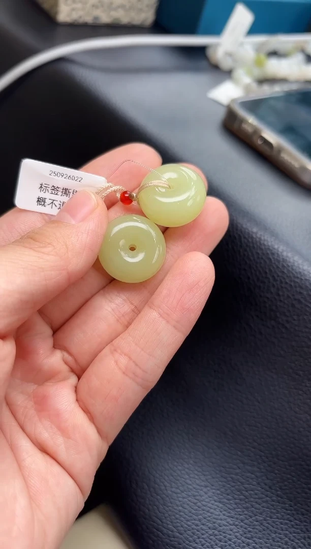 颈饰未镶嵌和田玉黄玉平安扣吊坠多样性发一件