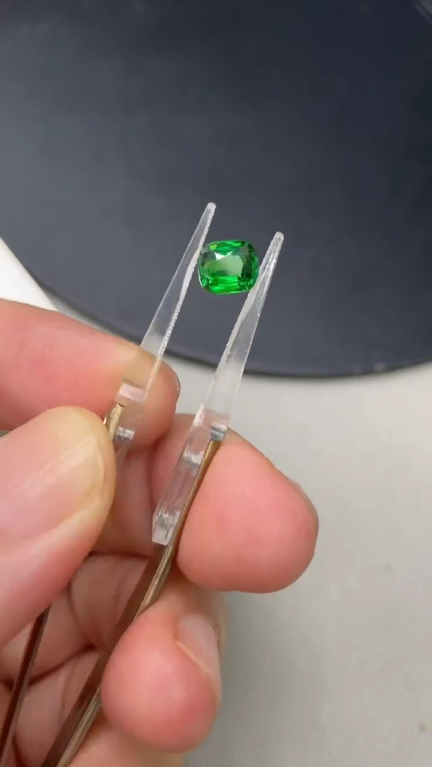 石榴石（沙弗莱）裸石未镶嵌1.55克拉沙弗莱