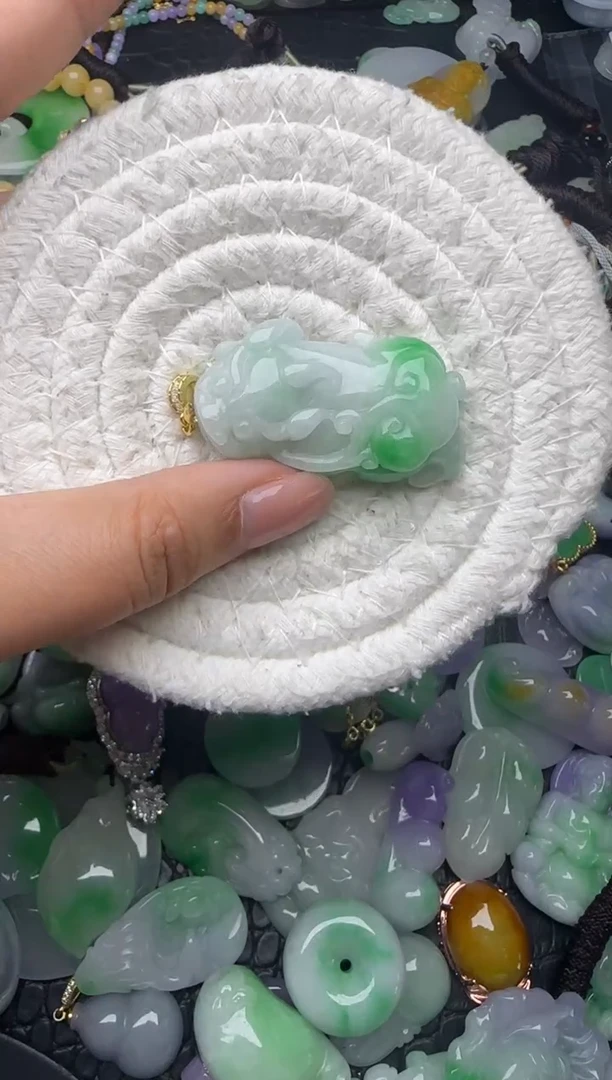 颈饰未镶嵌翡翠缅甸翡翠吊坠