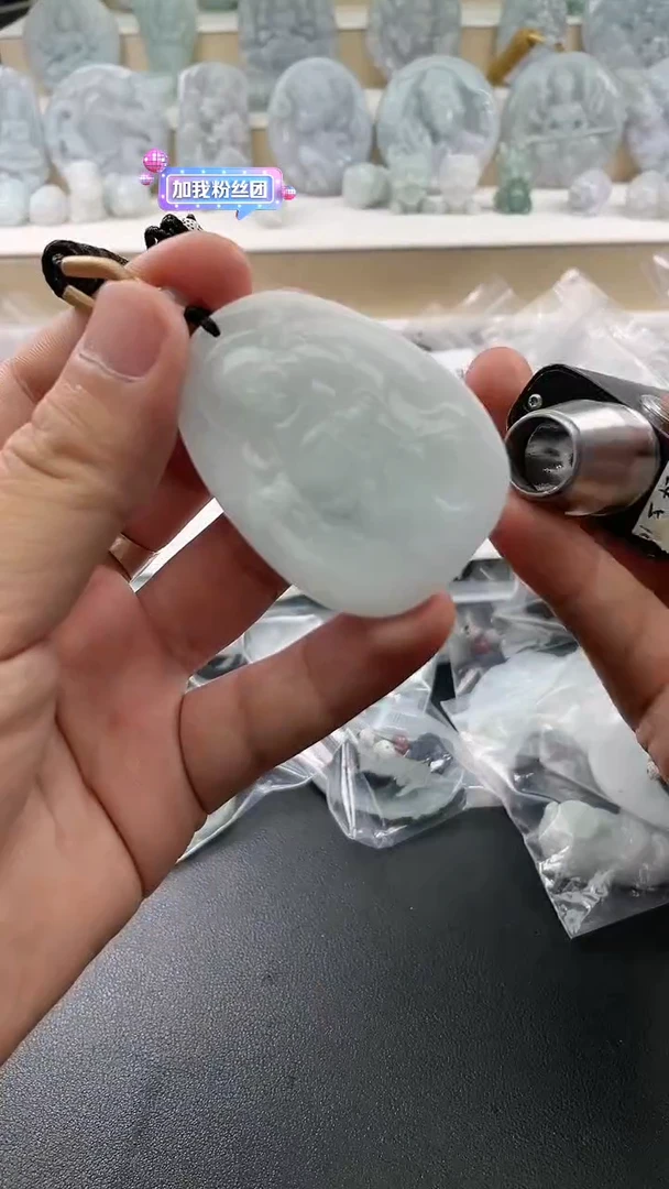 翡翠未镶嵌颈饰..../7/13/ 71