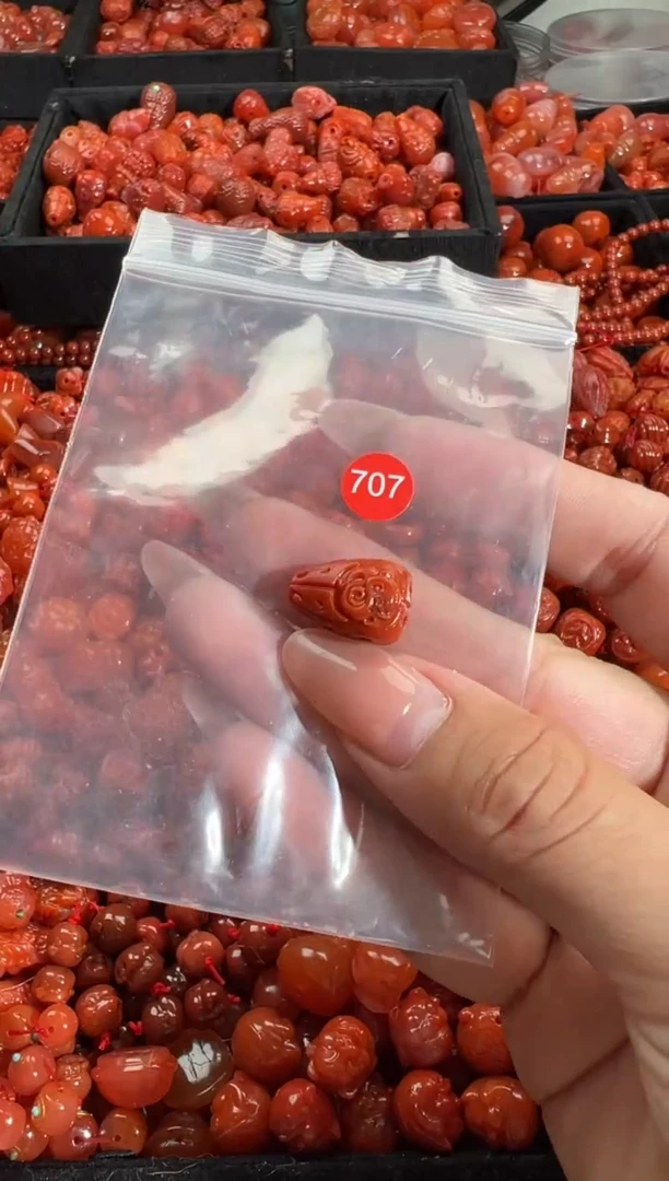 南红玛瑙未镶嵌颈饰1