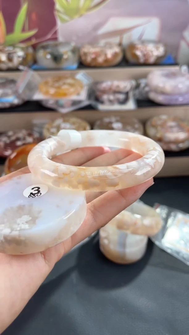 未镶嵌手镯石英质玉58