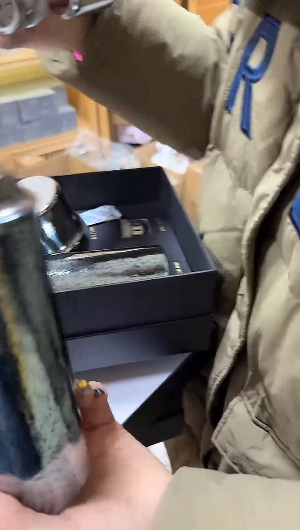 蓝色钛杯