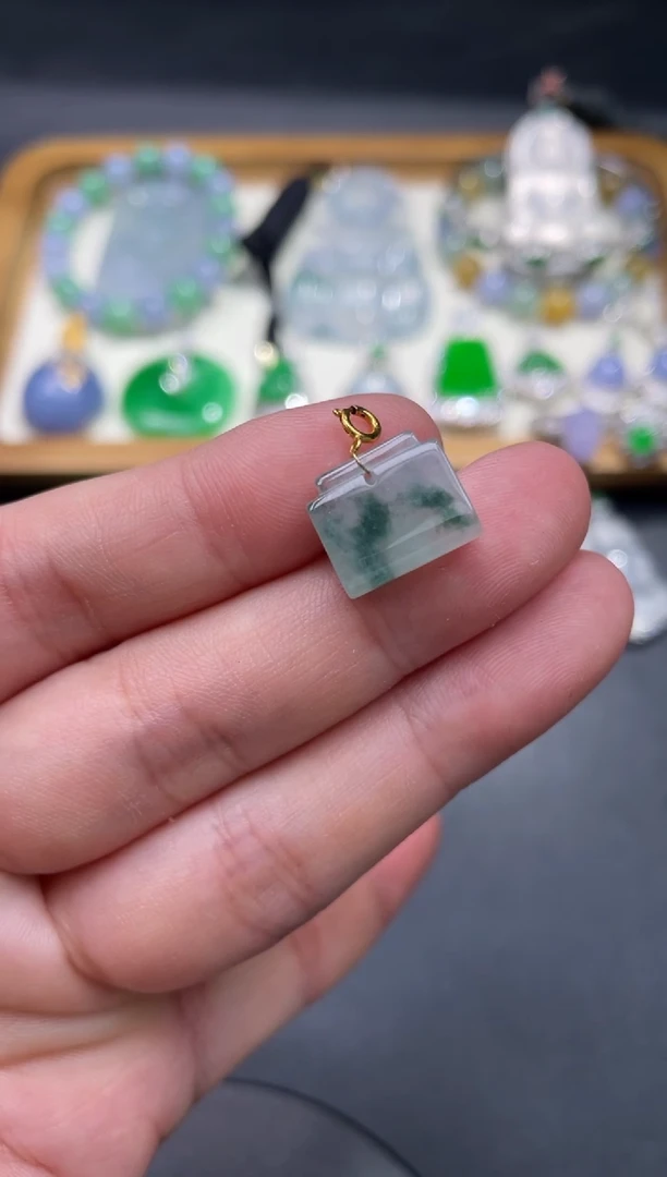 【闪购商品】翡翠颈饰18K金镶嵌65.........