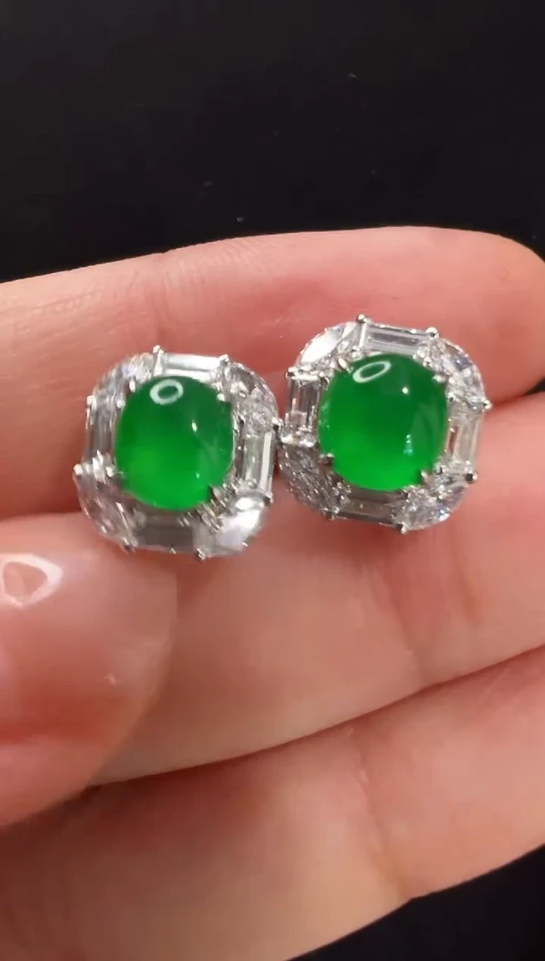 18K金镶嵌翡翠耳饰高冰色标级卡6,4蛋面耳钉