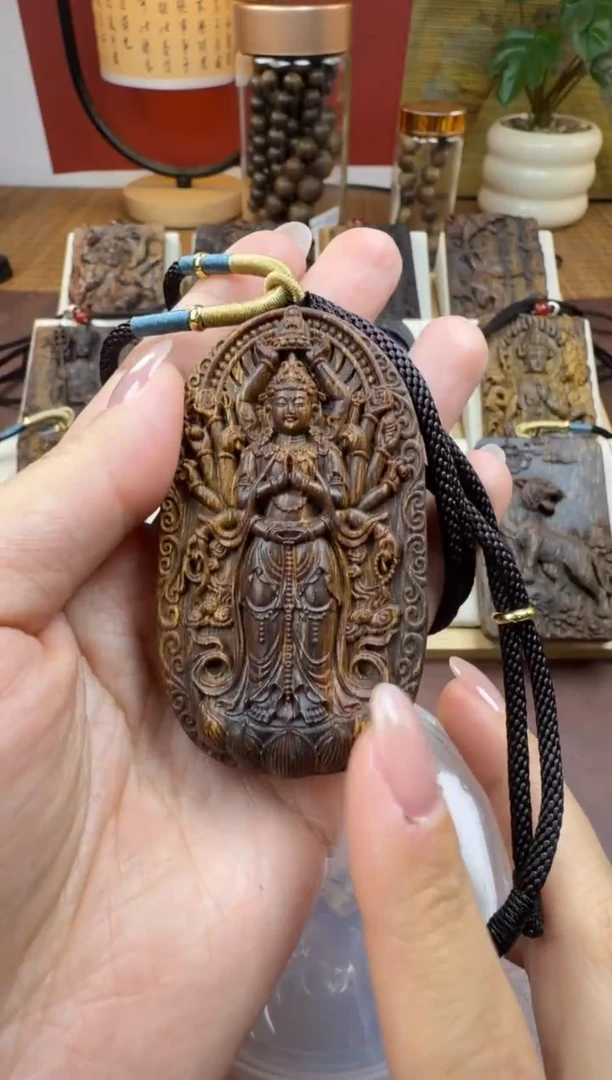 木木雕款芽庄  站千手观音 7cm 送养香瓶