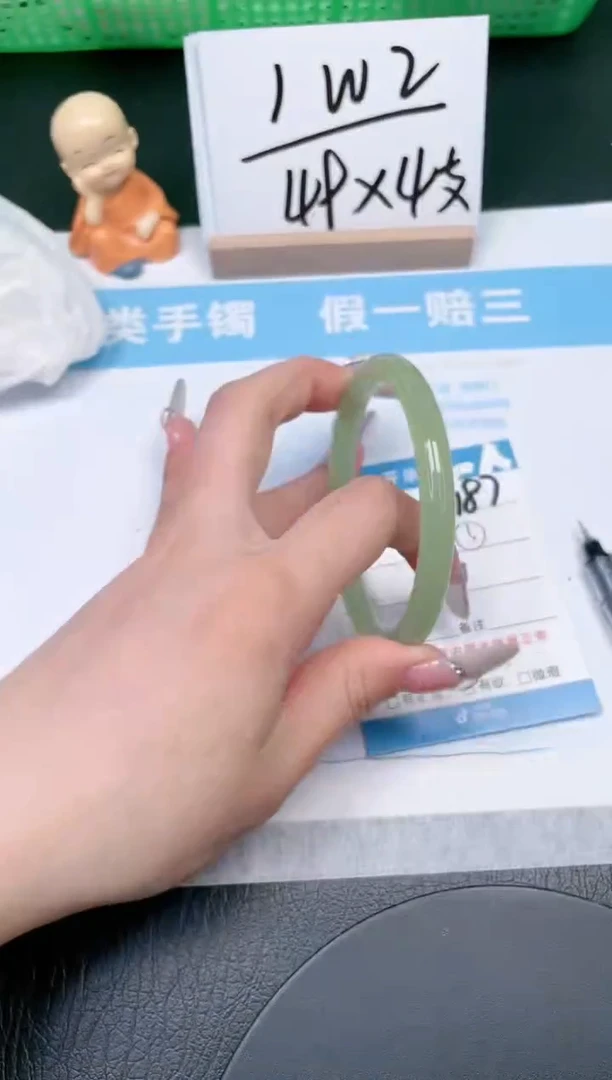 【闪购商品】石英质玉手镯未镶嵌187-62