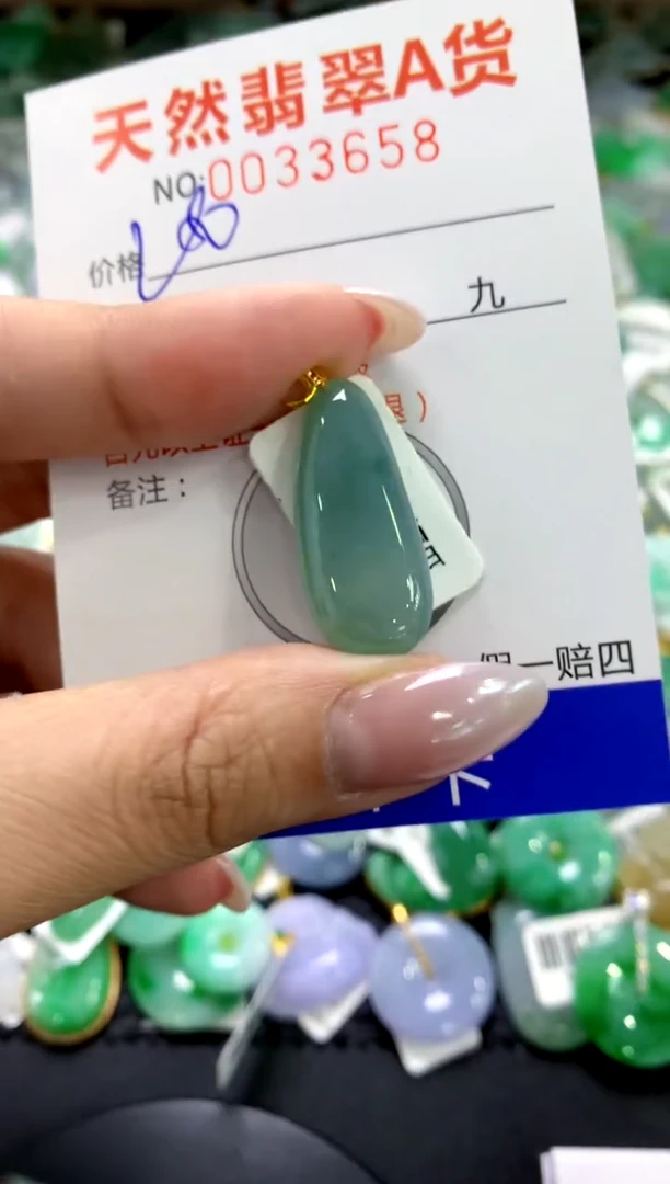 颈饰18K金镶嵌翡翠1111111111111111