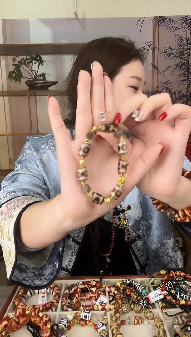 玛瑙/玉髓（覆膜）颈饰未镶嵌传世珠宝