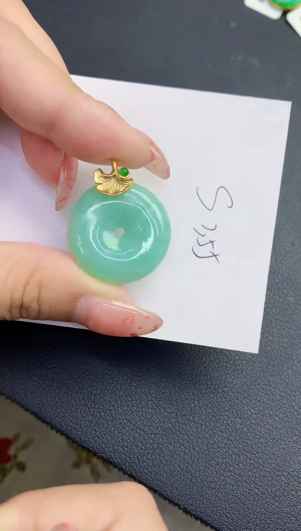 翡翠未镶嵌颈饰缅甸天然翡翠A货