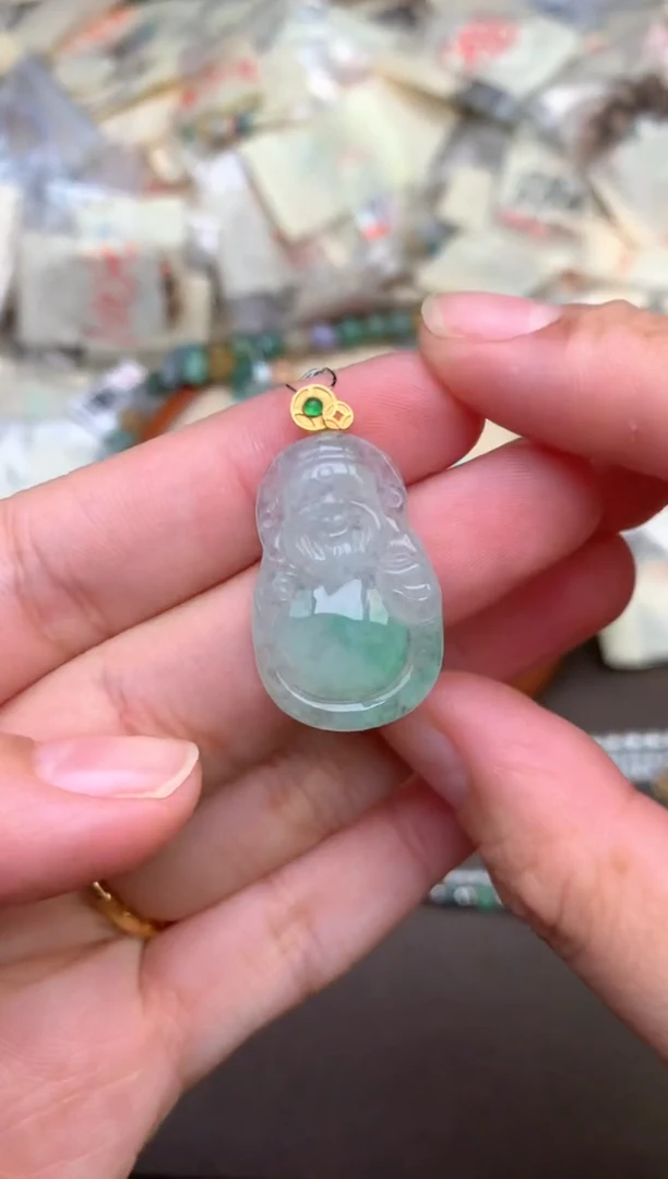 18K金镶嵌挂件翡翠一