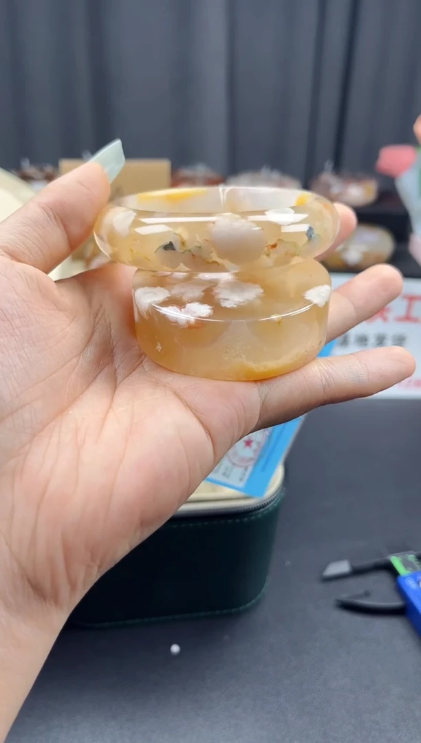 未镶嵌手镯石英质玉（58圈口）赠送镯心