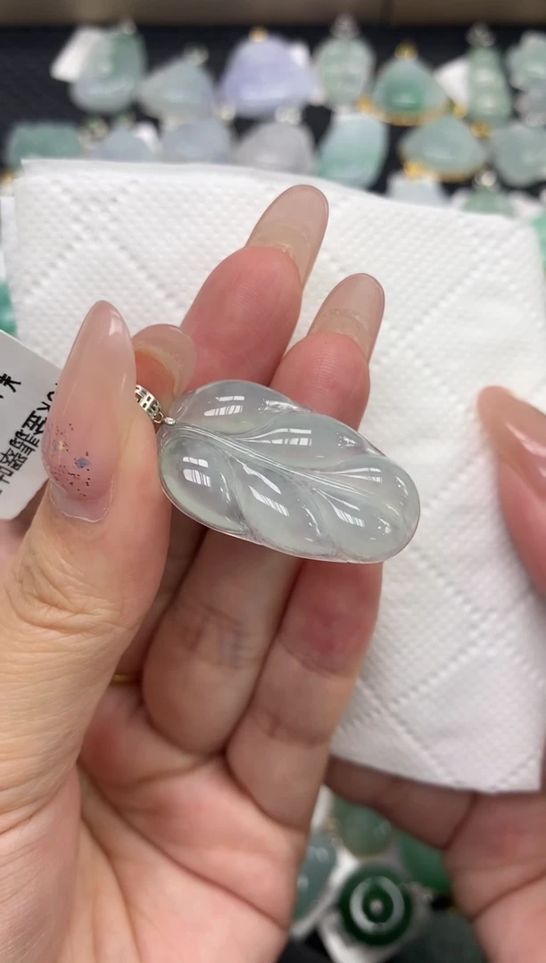 颈饰18K金镶嵌翡翠1111111111