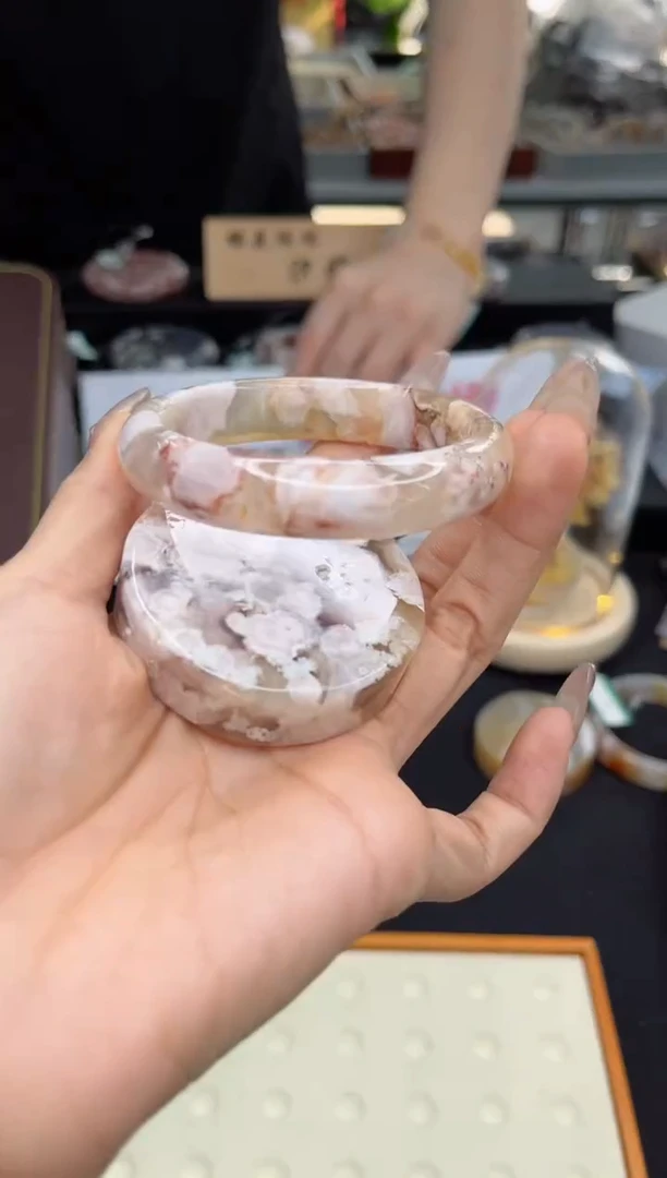 【闪购商品】石英质玉手镯未镶嵌55圈口（赠品镯心）1660255