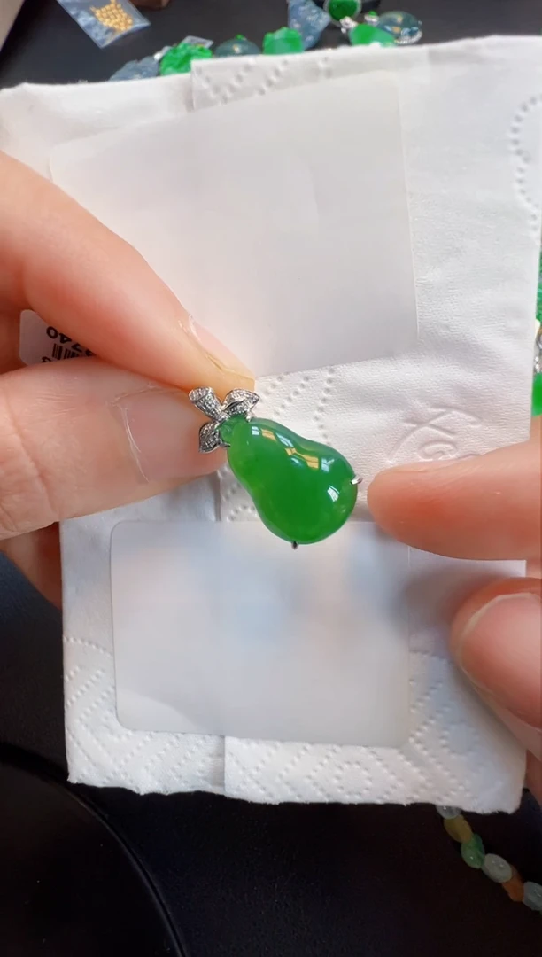 【闪购商品】翡翠吊坠(不含链)18K金镶嵌5500