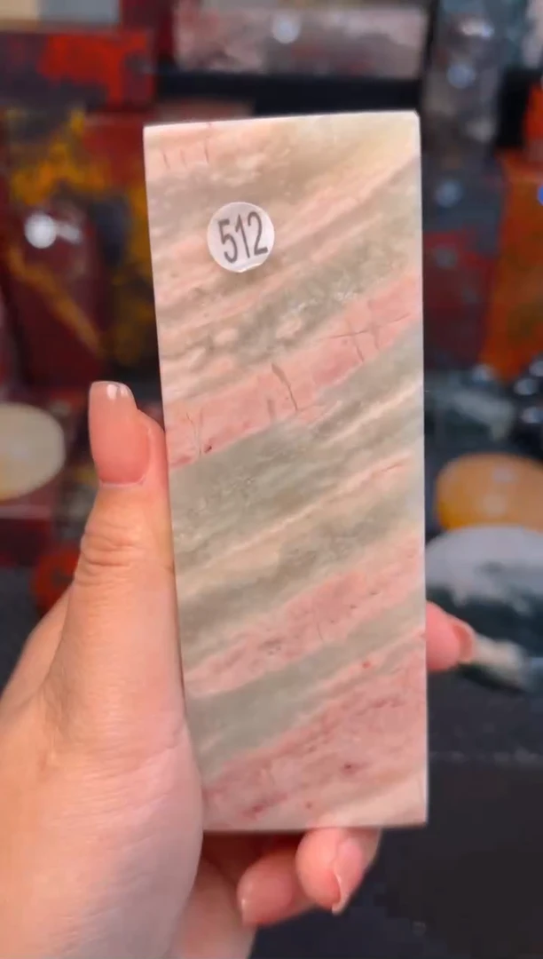 玉桂林鸡血玉印章摆件512