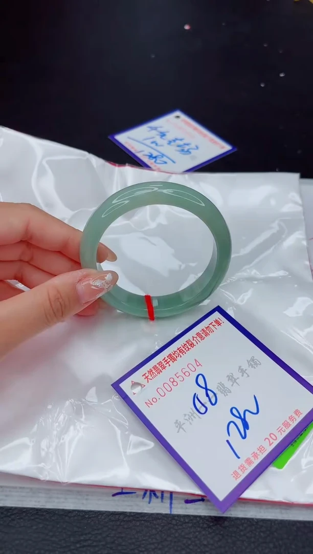 翡翠手镯未镶嵌1
