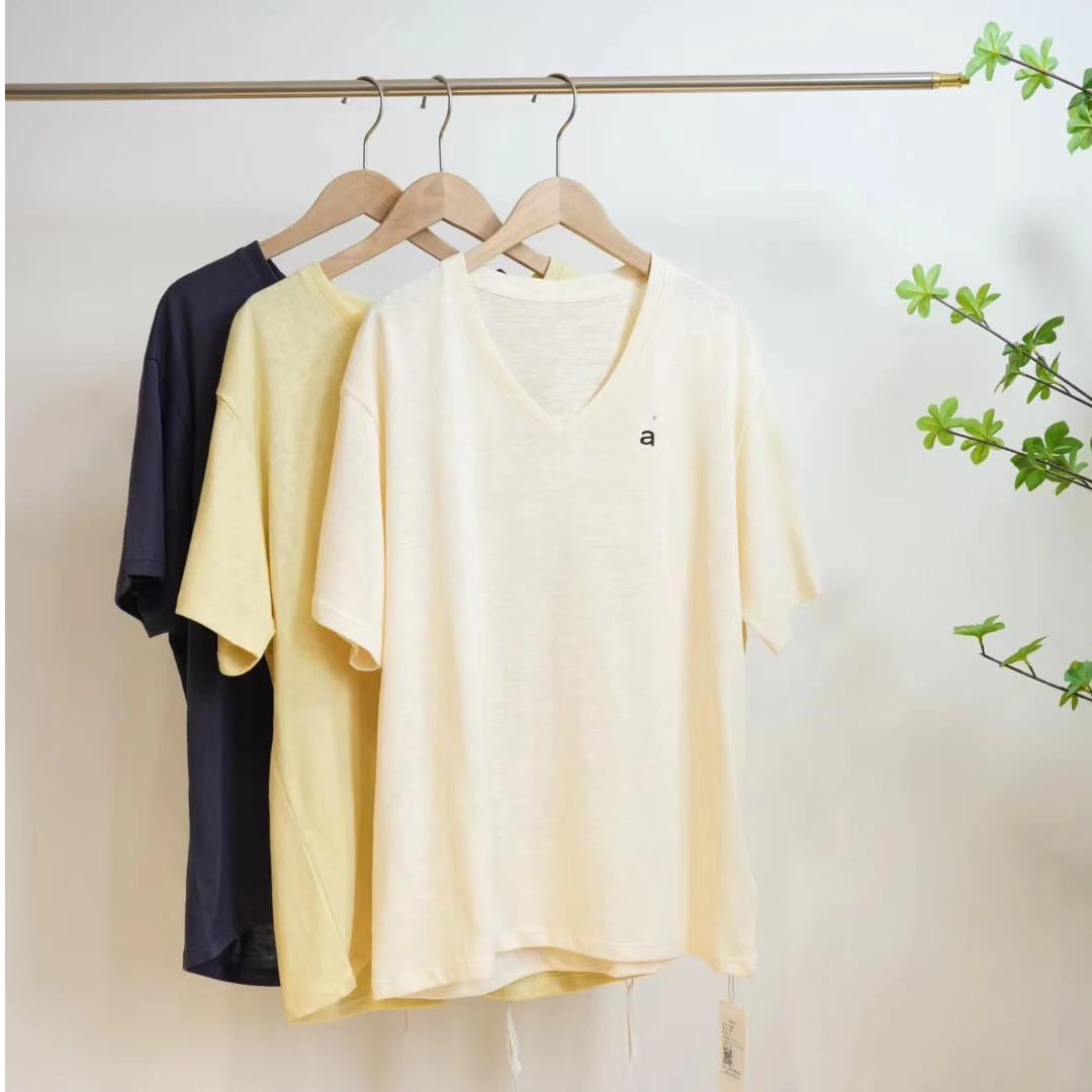 2-672-一款三色V领字母a刺绣夏季宽松短袖T恤女（9188）