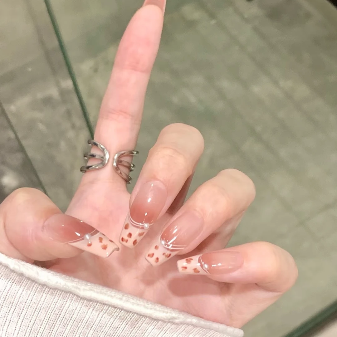 方小姐 · 【野玫瑰】精致玫瑰法式手工穿戴甲不勾头发百搭显白轻奢