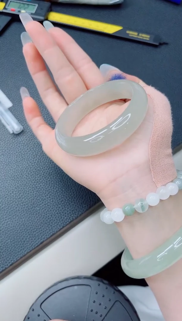 石英质玉手镯未镶嵌186-196-54.6