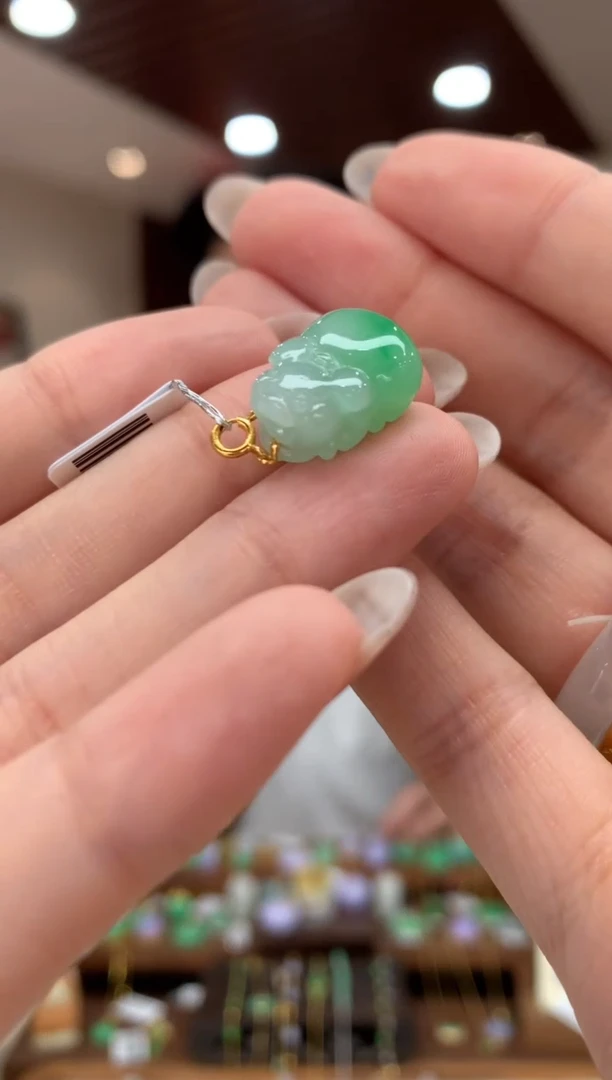 吊坠(不含链)18K金镶嵌翡翠猪