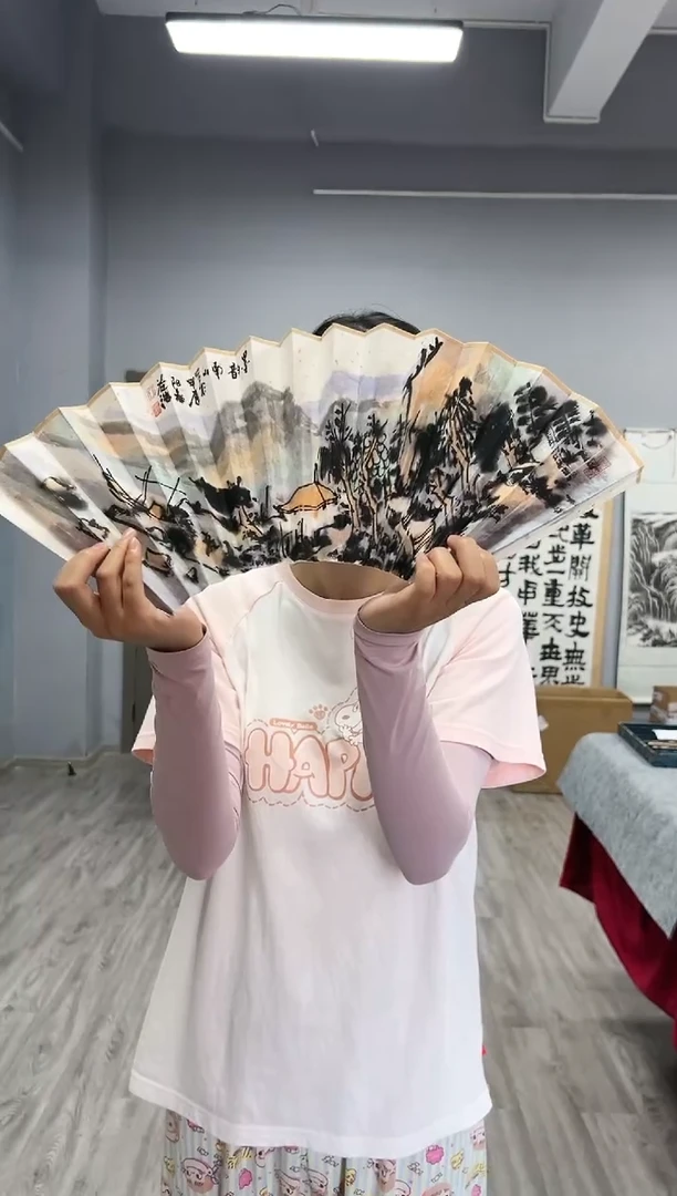 国画白*8号王益浩老师绘画折扇 瑕疵