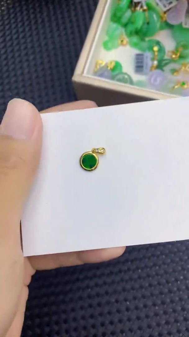 翡翠未镶嵌吊坠(不含链)             1