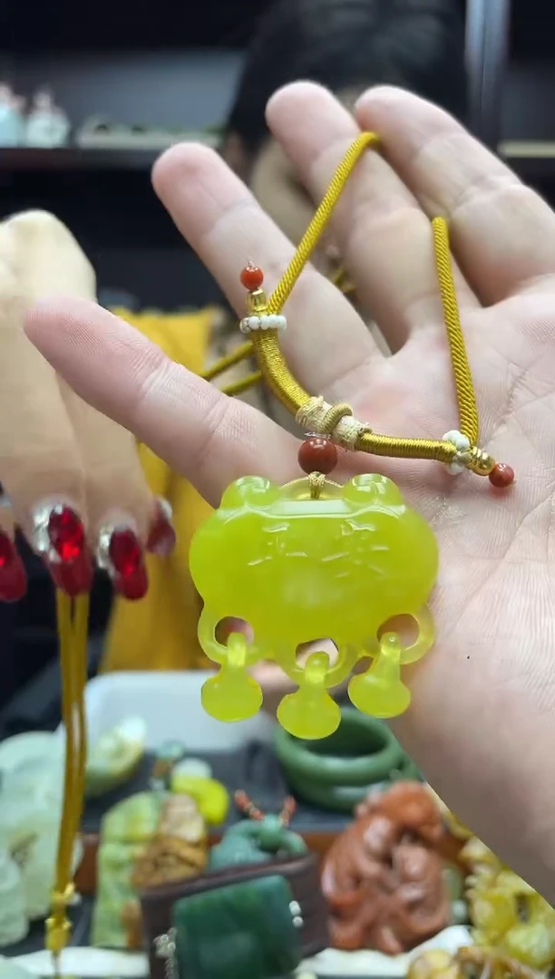 未镶嵌岫玉吊坠·