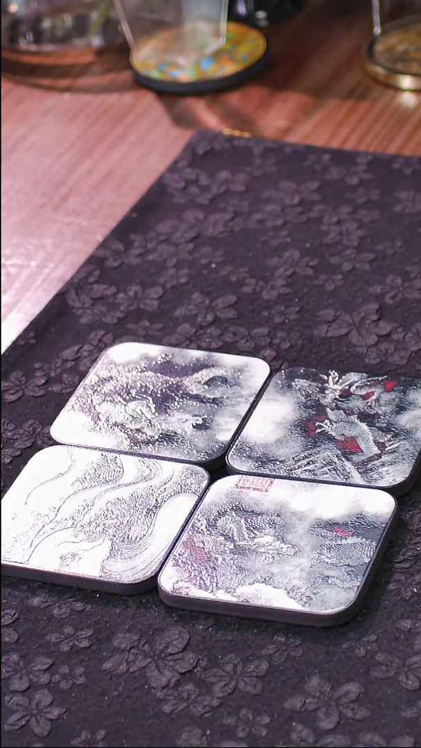 壹藏贰宝墨龙图图案杯垫一套