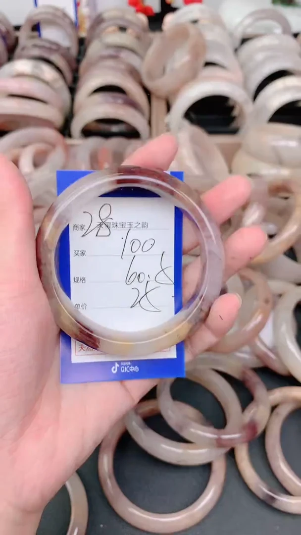 未镶嵌手镯石英质玉100