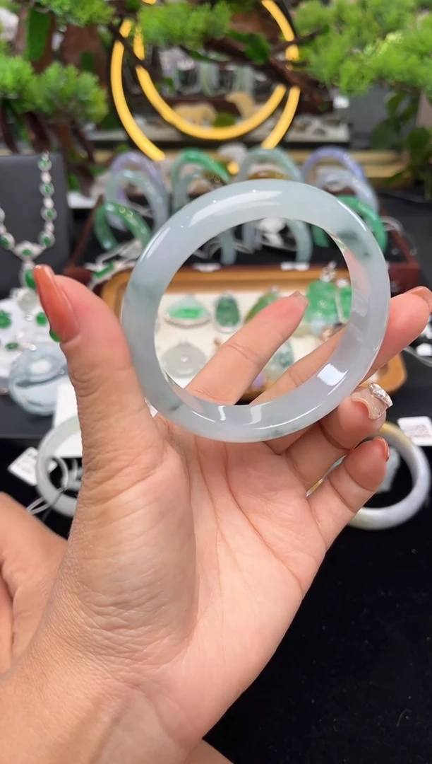 未镶嵌手镯翡翠手镯