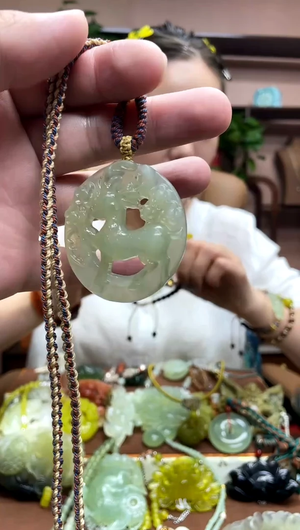 未镶嵌岫玉吊坠·