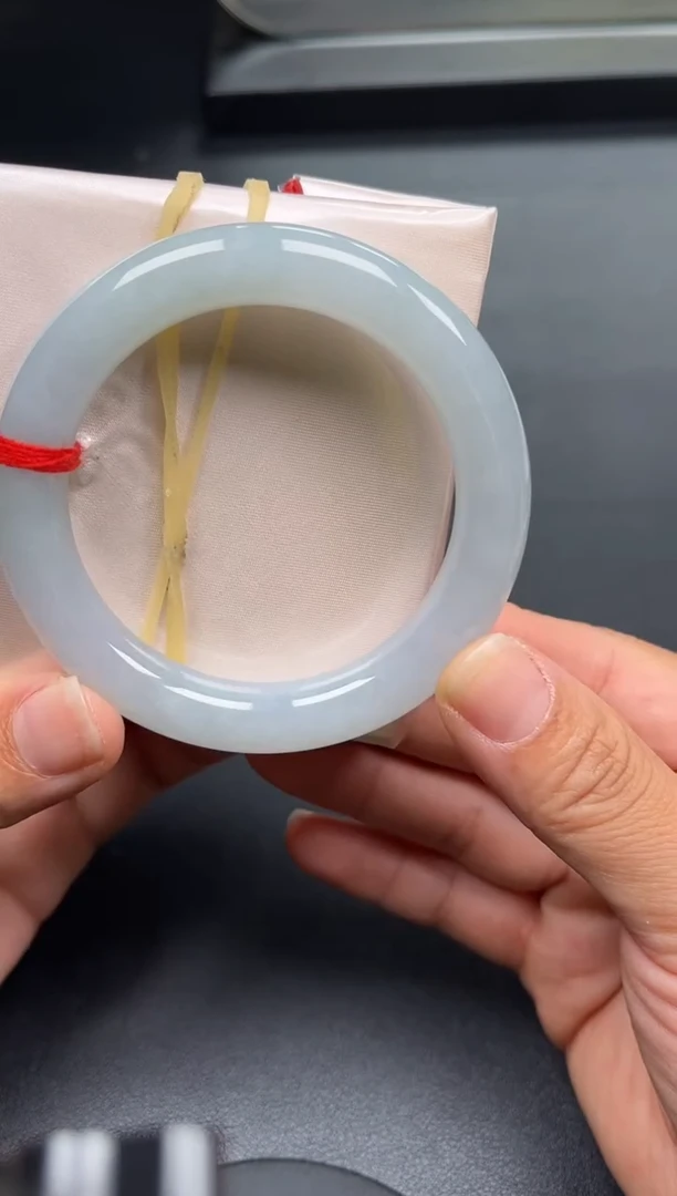 未镶嵌手镯（圆镯）翡翠多人