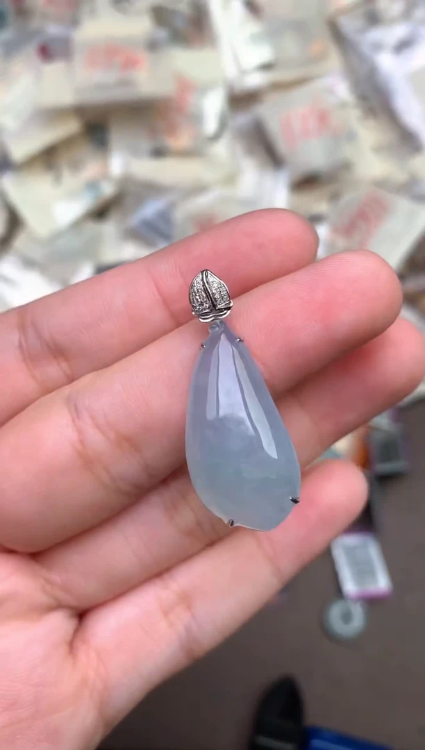 18K金镶嵌挂件翡翠—