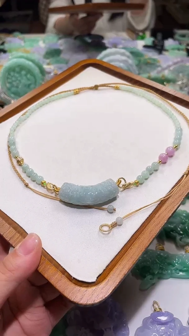 翡翠未镶嵌颈饰吊坠