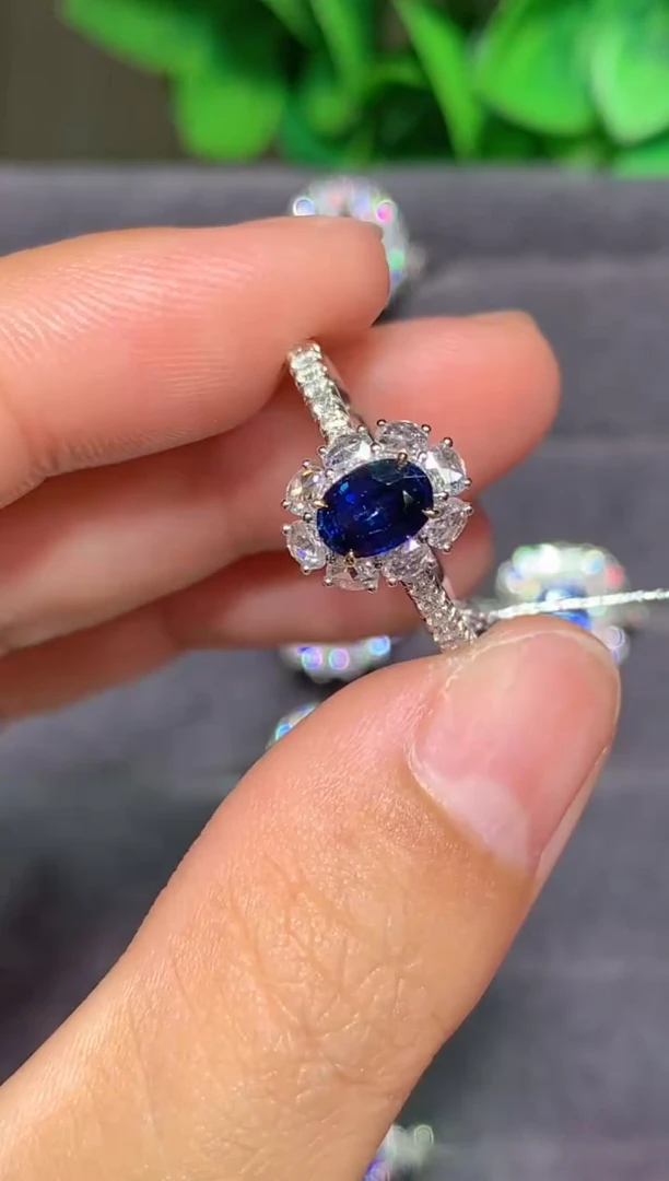 戒指蓝宝石18K金镶嵌0.74CT