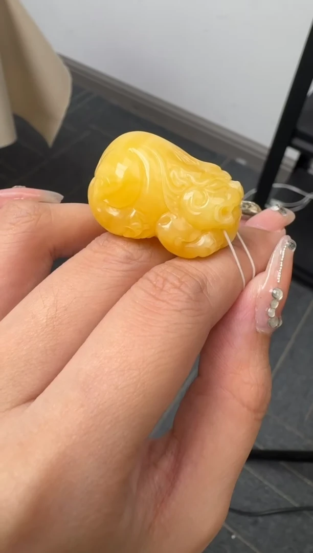 裸石琥珀未镶嵌米***界XD874
