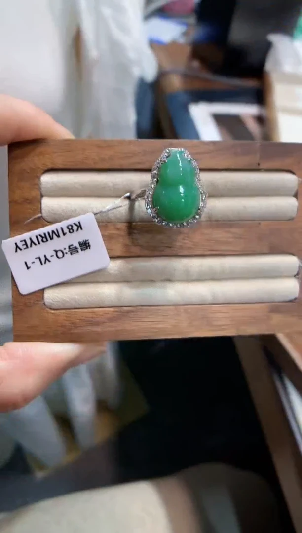 颈饰银S925镶嵌翡翠戒指