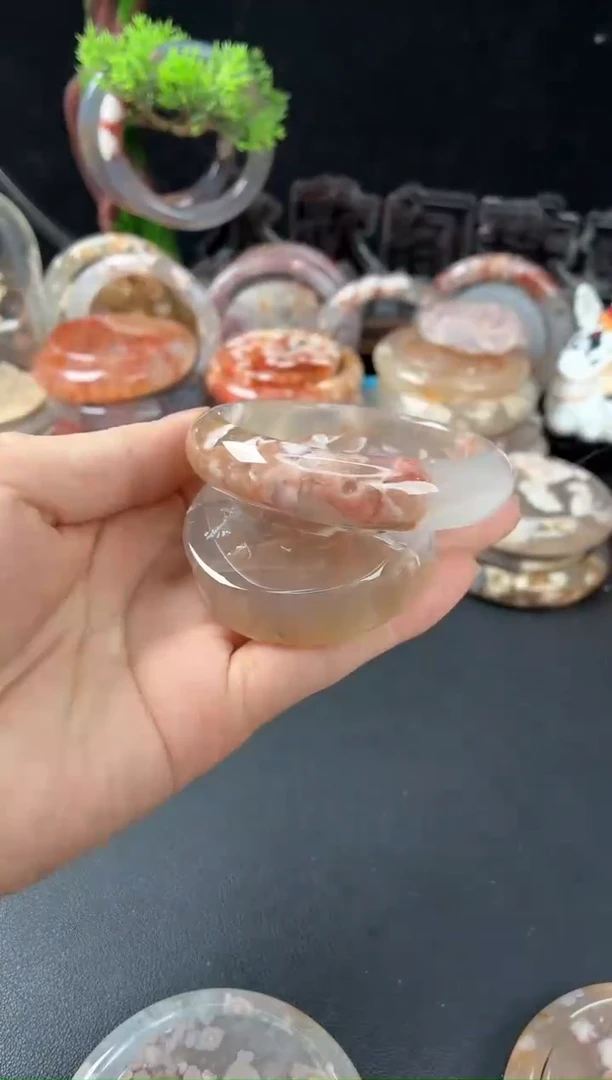 未镶嵌手镯（圆镯）石英质玉53