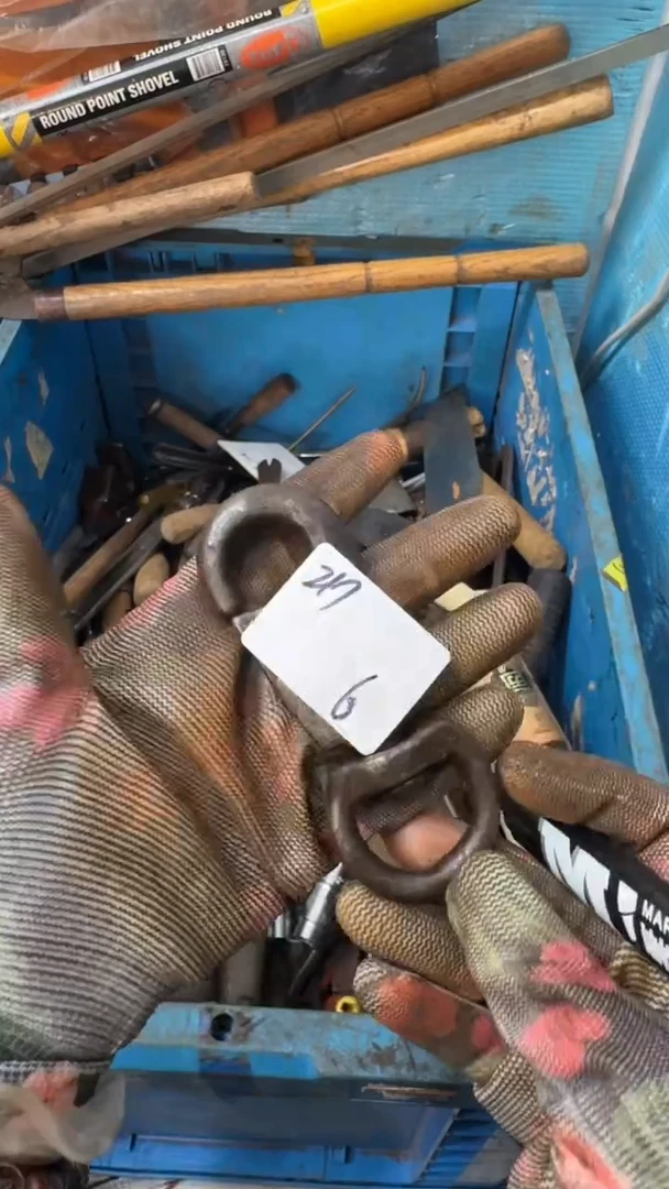 周*振家用五金工具一个