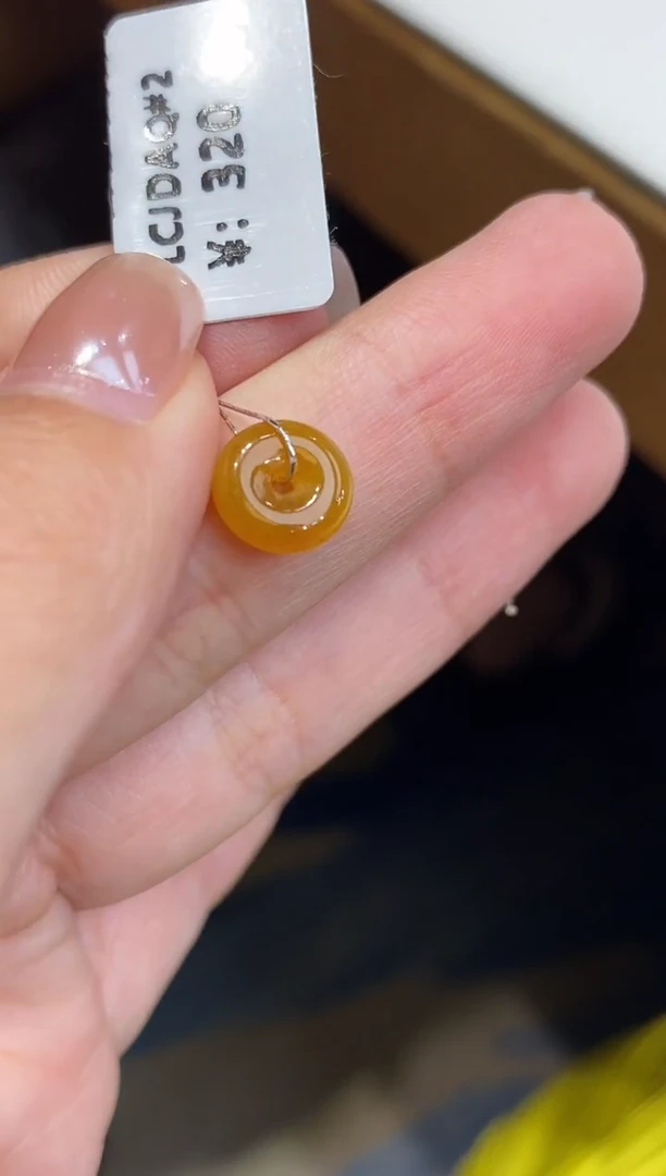颈饰未镶嵌翡翠平安扣