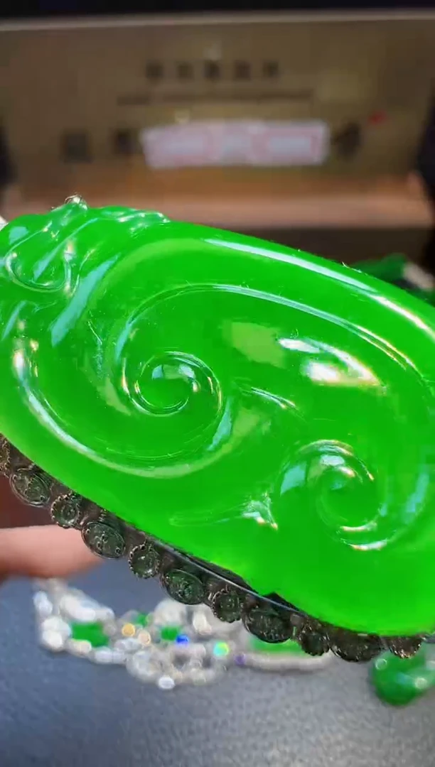 翡翠18K金镶嵌颈饰翡翠