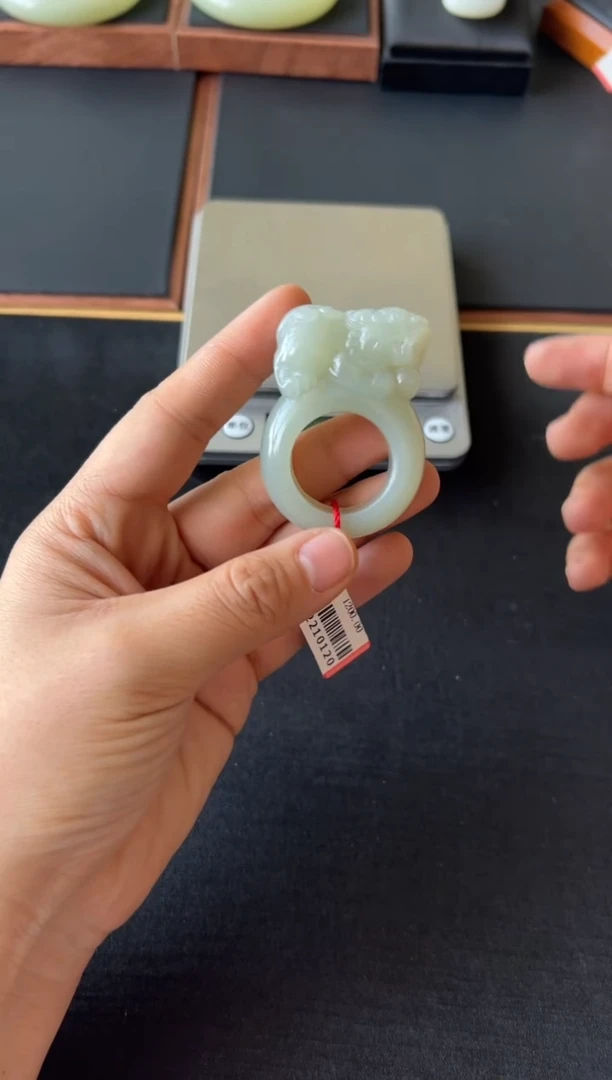 【闪购商品】和田玉貔貅扳指未镶嵌且末微色差近矿22.4