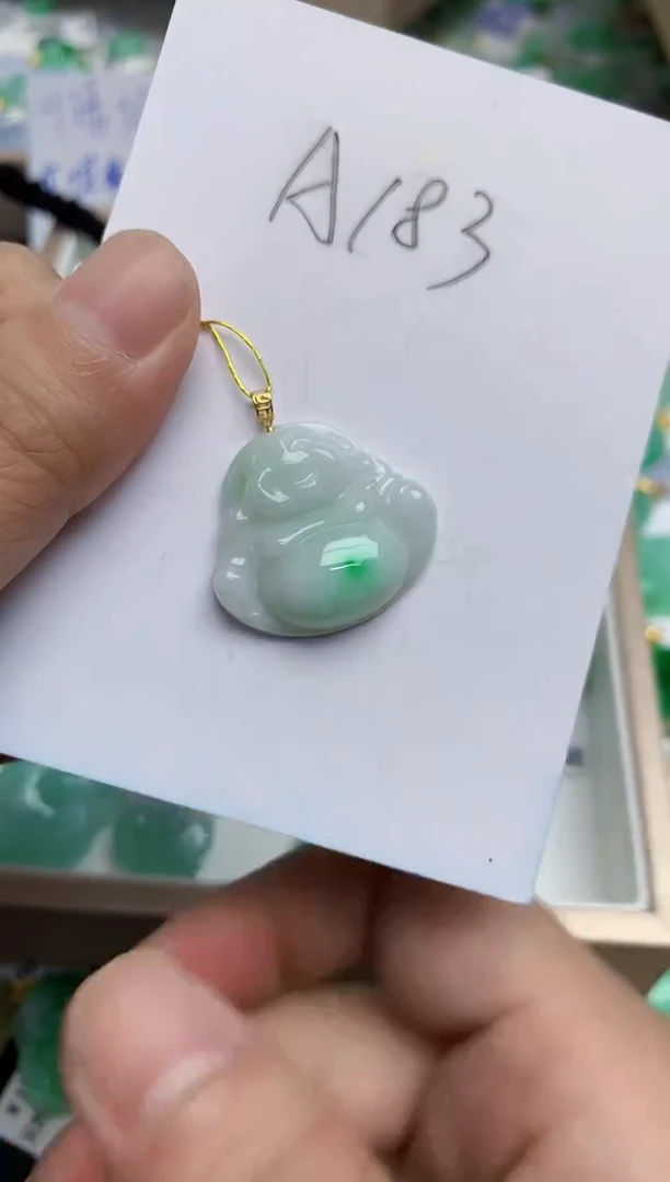 翡翠18K金镶嵌颈饰0000000000