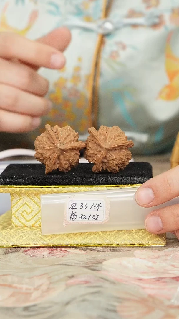 【闪购商品】文玩核桃把件盘山三棱