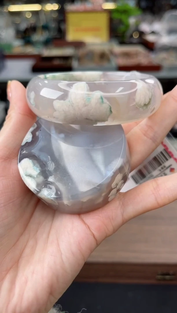 【闪购商品】石英质玉手镯未镶嵌57圈口（赠品镯心）2S9069